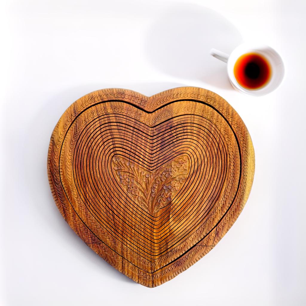 CRAFTYBEY Chic Handmade Wooden Collapsible Heart Basket